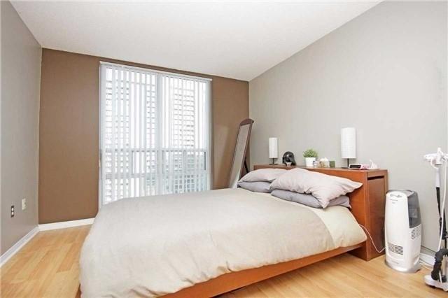 PH-13 - 17 Michael Power Pl, Condo with 2 bedrooms, 2 bathrooms and 1 parking in Etobicoke ON | Image 11