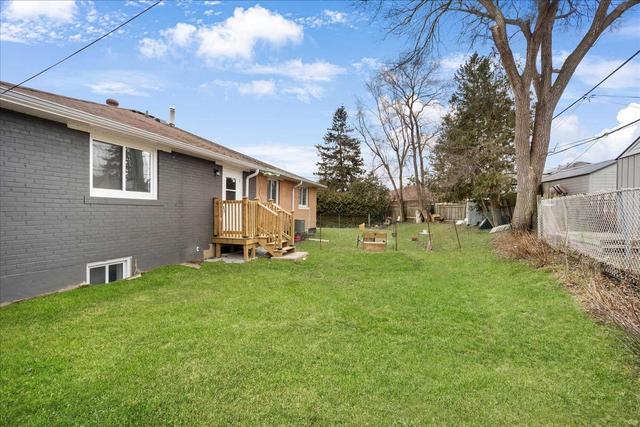 MAIN - 132 Maurice Crt, House semidetached with 3 bedrooms, 1 bathrooms and 2 parking in Newmarket ON | Image 6