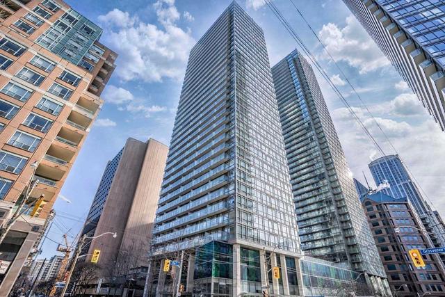 909 - 37 Grosvenor St, Condo with 2 bedrooms, 2 bathrooms and 0 parking in Toronto ON | Image 1