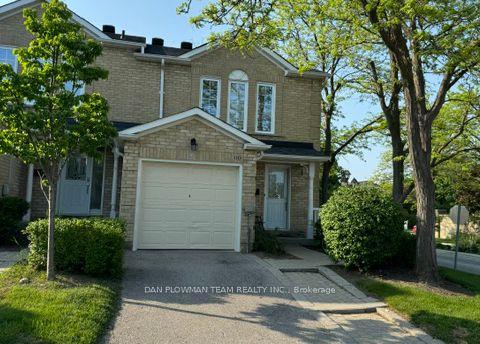 110 Heathcliffe Sq, Townhouse with 3 bedrooms, 2 bathrooms and 2 parking in Brampton ON | Image 1