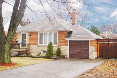 9 Kirk Bradden Rd W, House detached with 2 bedrooms, 2 bathrooms and 2 parking in Etobicoke ON | Image 1