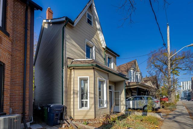 MAIN - 40 Ford St, House detached with 2 bedrooms, 1 bathrooms and 0 parking in Toronto ON | Image 12