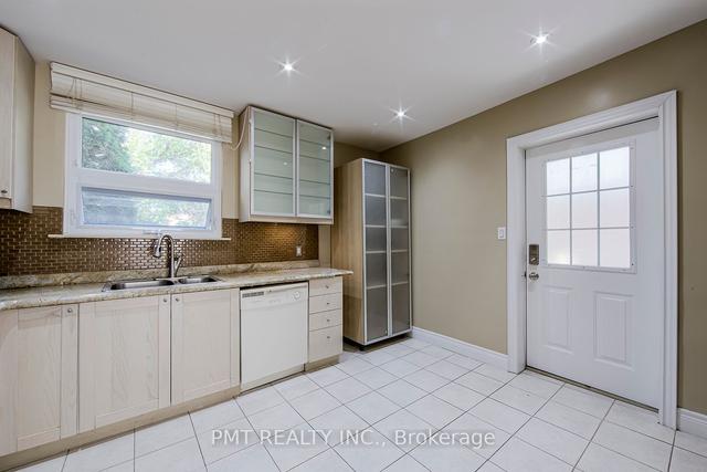 MAIN - 39 Windermere Ave, House detached with 3 bedrooms, 2 bathrooms and 1 parking in Toronto ON | Image 2