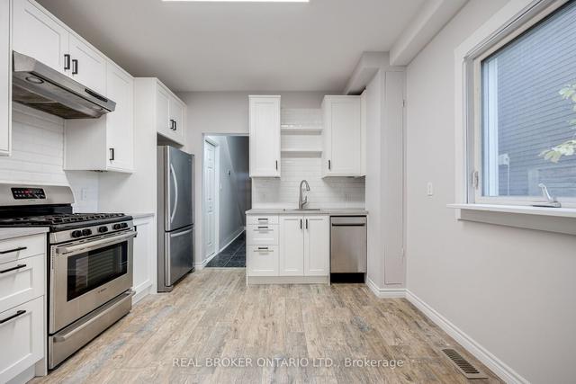 MAIN - 40 Ford St, House detached with 2 bedrooms, 1 bathrooms and 0 parking in Toronto ON | Image 16