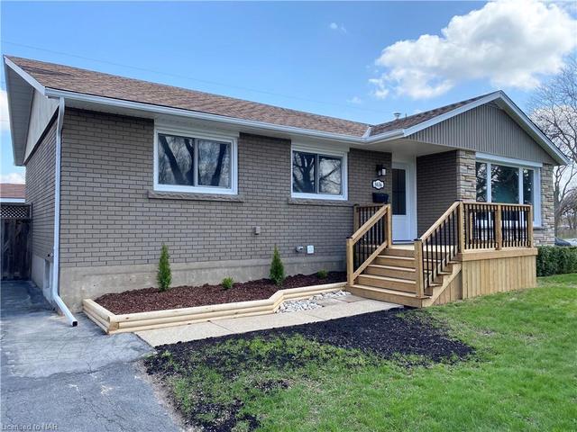 8836 Roosevelt St, House detached with 5 bedrooms, 2 bathrooms and 4 parking in Niagara Falls ON | Image 1