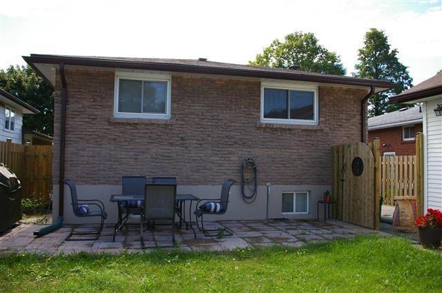 MAIN - 184 Madawaska Ave, House detached with 3 bedrooms, 1 bathrooms and 2 parking in Oshawa ON | Image 2