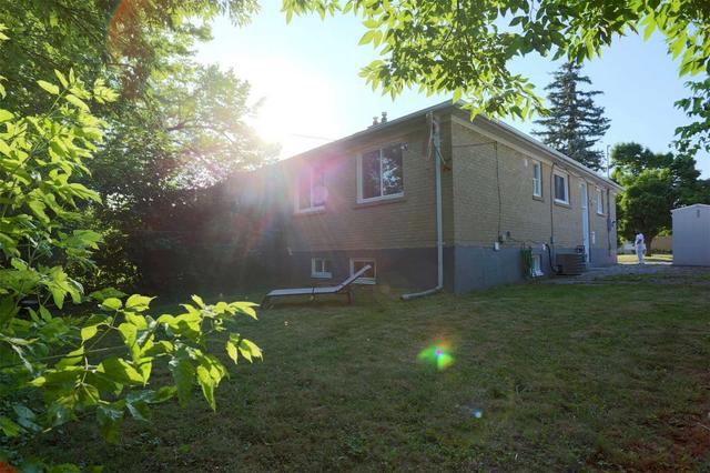 MAIN - 334 Taylor Mills Dr N, House semidetached with 3 bedrooms, 1 bathrooms and 5 parking in Richmond Hill ON | Image 3