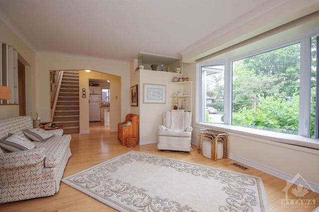 883 Hamlet Rd, House detached with 4 bedrooms, 3 bathrooms and 5 parking in Ottawa ON | Image 6