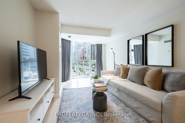 305 - 801 Bay St, Condo with 1 bedrooms, 2 bathrooms and 1 parking in Toronto ON | Image 4