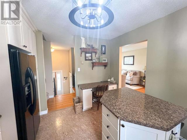 123 Chantal Cres, House detached with 3 bedrooms, 1 bathrooms and null parking in Timmins ON | Image 4