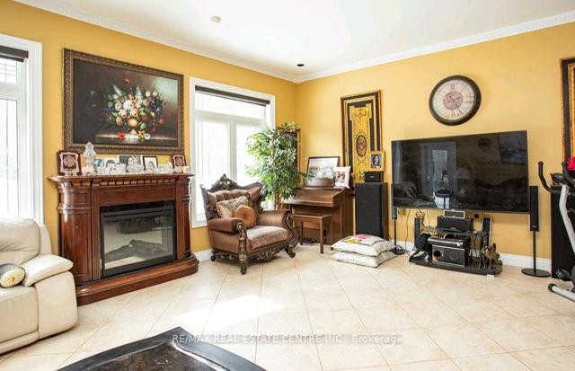 587 Moss Rd, House detached with 3 bedrooms, 2 bathrooms and 8 parking in Sault Ste. Marie ON | Image 2