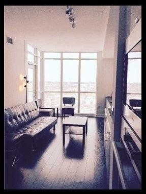 PH-15 - 21 Iceboat Terr, Condo with 1 bedrooms, 1 bathrooms and 1 parking in Toronto ON | Image 3