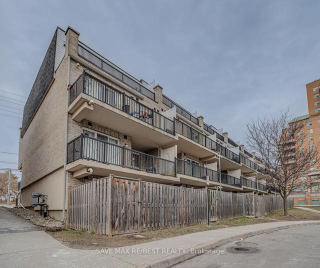 2037 - 3025 Finch Ave W, Townhouse with 2 bedrooms, 1 bathrooms and 1 parking in North York ON | Image 18