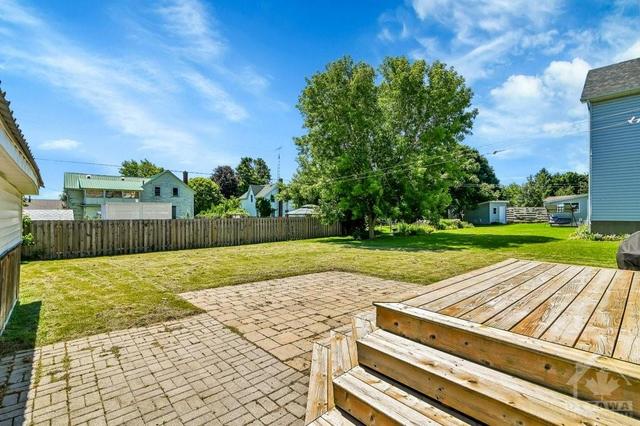 16 Ellis Dr, House detached with 3 bedrooms, 2 bathrooms and 3 parking in South Dundas ON | Image 29
