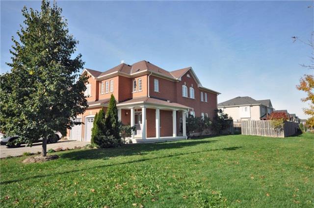 883 Tambourine Terr, House semidetached with 3 bedrooms, 4 bathrooms and 4 parking in Mississauga ON | Image 1