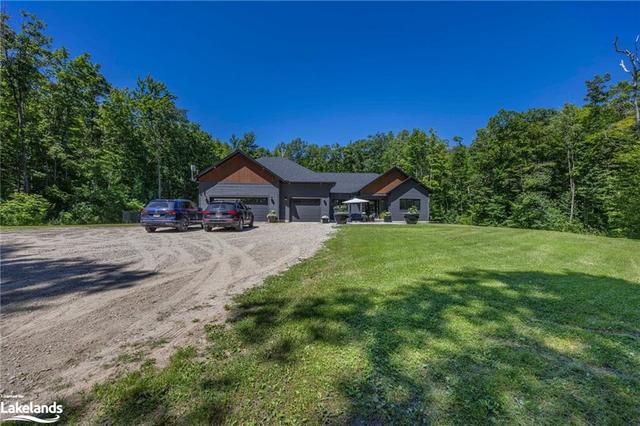 704 Rue Lafontaine Rd W, House detached with 3 bedrooms, 2 bathrooms and 13 parking in Tiny ON | Image 1