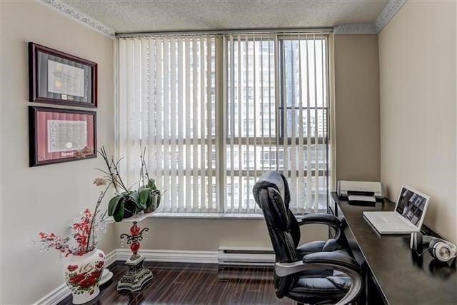 909 - 250 Webb Dr, Condo with 2 bedrooms, 2 bathrooms and 1 parking in Mississauga ON | Image 8