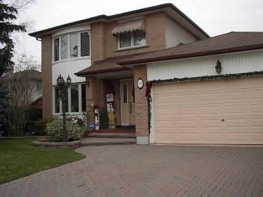 908 Roundelay Dr, House detached with 3 bedrooms, 4 bathrooms and 2 parking in Oshawa ON | Image 1