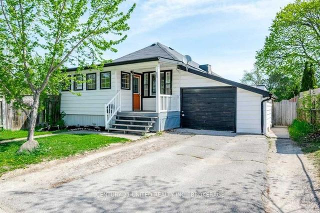 886 Birch Ave, House detached with 2 bedrooms, 2 bathrooms and 3 parking in Peterborough ON | Image 1