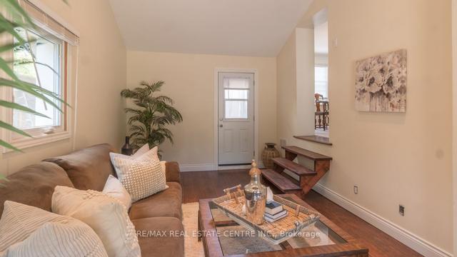 884 Eagle Dr, House detached with 3 bedrooms, 3 bathrooms and 3 parking in Burlington ON | Image 3