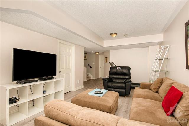 886 Ashenvale Way, Townhouse with 3 bedrooms, 3 bathrooms and 2 parking in Ottawa ON | Image 23