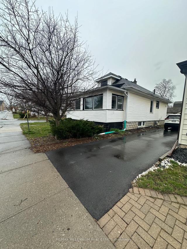 9 Grantham Ave S, House detached with 3 bedrooms, 2 bathrooms and 3 parking in Saint Catharines ON | Image 1