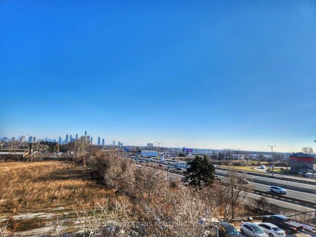 424 - 36 Zorra St, Condo with 2 bedrooms, 2 bathrooms and 1 parking in Etobicoke ON | Image 2