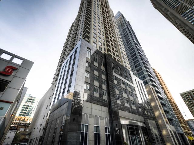 909 - 35 Balmuto St, Condo with 2 bedrooms, 2 bathrooms and 1 parking in Toronto ON | Image 1