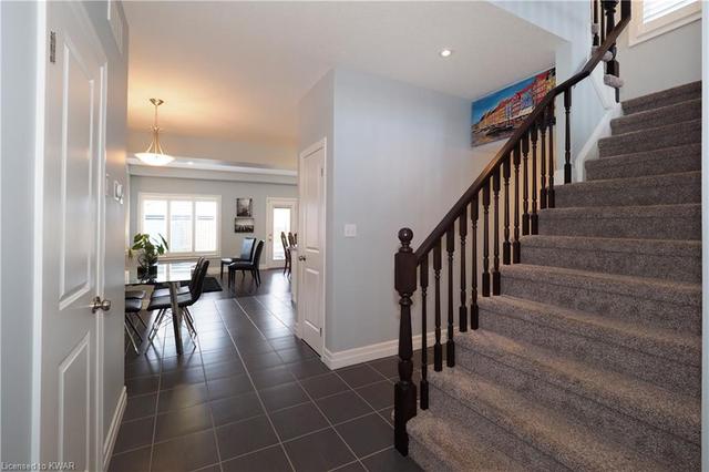 909 Eden Oak Crt, House detached with 3 bedrooms, 2 bathrooms and 4 parking in Kitchener ON | Image 8