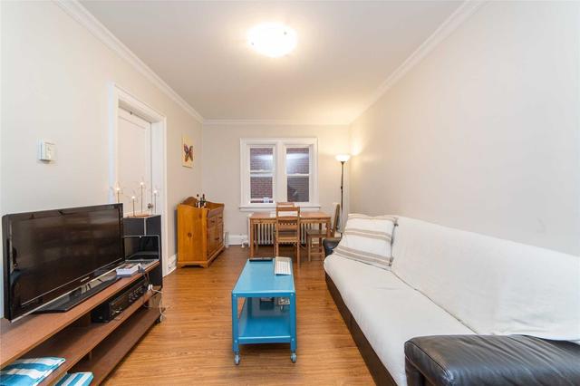 MAIN - 233 Jane St, House detached with 2 bedrooms, 1 bathrooms and 1 parking in Toronto ON | Image 3