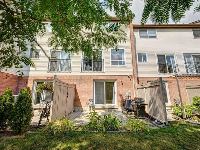 884 Scollard Crt, Townhouse with 3 bedrooms, 2 bathrooms and 2 parking in Mississauga ON | Image 33