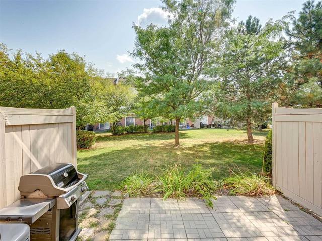 884 Scollard Crt, Townhouse with 3 bedrooms, 2 bathrooms and 2 parking in Mississauga ON | Image 31