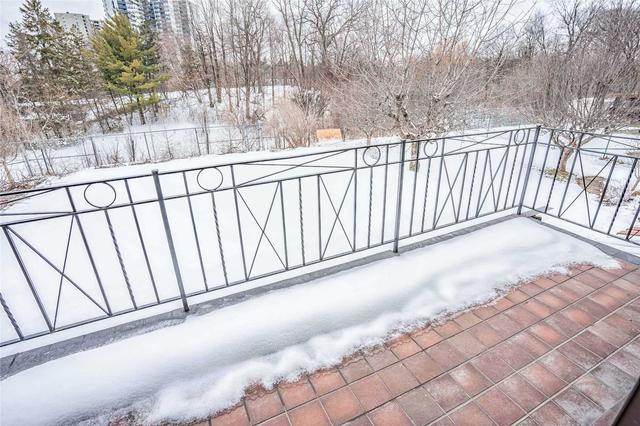 MAIN - 15 Pitkin Crt, House detached with 3 bedrooms, 2 bathrooms and 1 parking in North York ON | Image 5