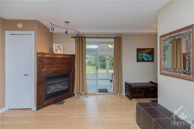 885 Lacroix Rd, Townhouse with 3 bedrooms, 2 bathrooms and 8 parking in Hammond ON | Image 9