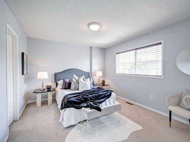 884 Scollard Crt, Townhouse with 3 bedrooms, 2 bathrooms and 2 parking in Mississauga ON | Image 13