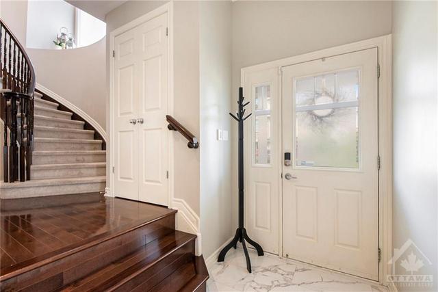 886 Ashenvale Way, Townhouse with 3 bedrooms, 3 bathrooms and 2 parking in Ottawa ON | Image 4