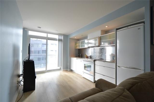 PH1901 - 4K Spadina Ave, Condo with 1 bedrooms, 1 bathrooms and null parking in Toronto ON | Image 2