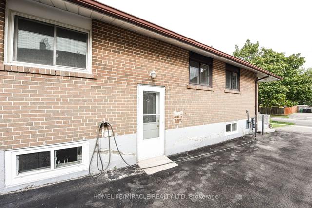 MAIN - 1559 Sandgate Cres, House semidetached with 3 bedrooms, 1 bathrooms and 2 parking in Mississauga ON | Image 20