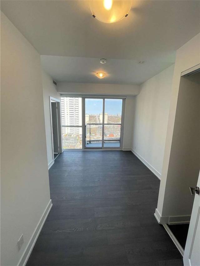 909 - 11 Lillian St, Condo with 2 bedrooms, 2 bathrooms and 1 parking in Toronto ON | Image 10