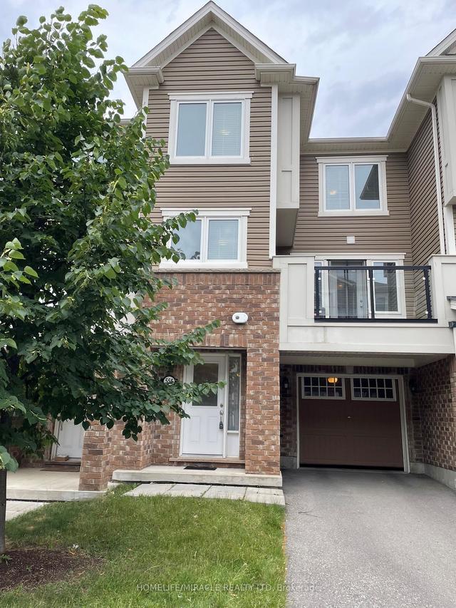 556 Goldenrod Ln, Townhouse with 2 bedrooms, 3 bathrooms and 2 parking in Kitchener ON | Image 1