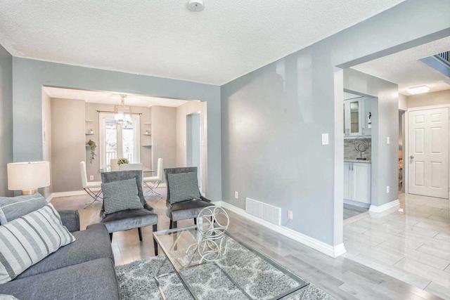 MAIN - 10 Blake Crt, House detached with 3 bedrooms, 3 bathrooms and 2 parking in Ajax ON | Image 3