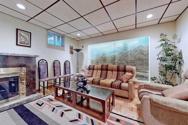884 Flagship Dr, House semidetached with 3 bedrooms, 2 bathrooms and 3 parking in Mississauga ON | Image 24