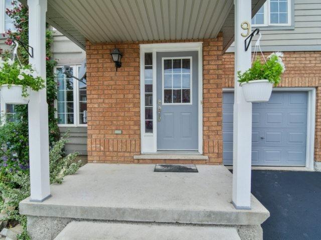 9 Irene Cres, House attached with 4 bedrooms, 4 bathrooms and 1 parking in Brampton ON | Image 2