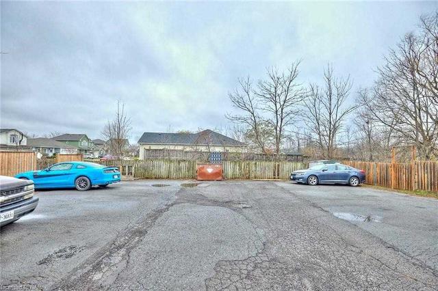 8833 Willoughby Dr, House detached with 9 bedrooms, 4 bathrooms and 8 parking in Niagara Falls ON | Image 5