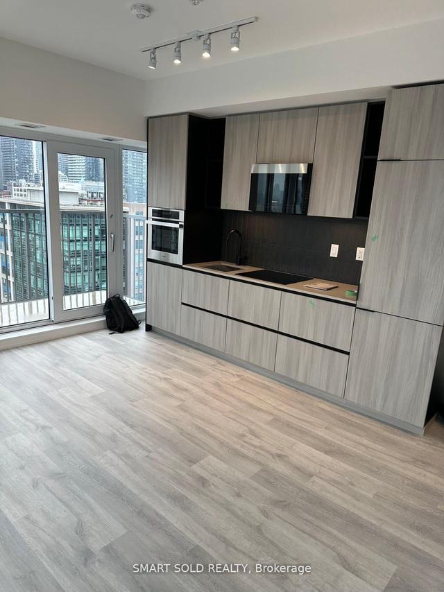 1501 - 2 Augusta Ave, Condo with 1 bedrooms, 1 bathrooms and 0 parking in Toronto ON | Image 1