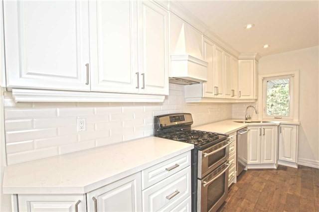 9 Ingleside Dr, House detached with 3 bedrooms, 3 bathrooms and 4 parking in North York ON | Image 3