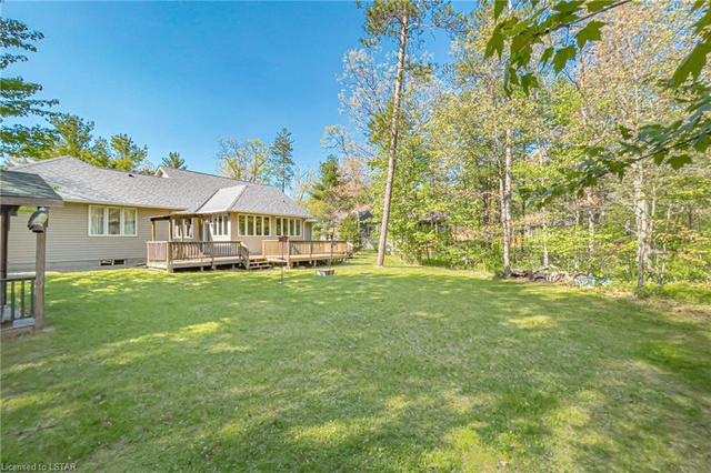 8869 Timberwood Trail, House detached with 5 bedrooms, 2 bathrooms and 12 parking in Grand Bend ON | Image 3