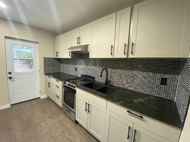 MAIN - 26 Dacotah St, House detached with 2 bedrooms, 1 bathrooms and 1 parking in Saint Catharines ON | Image 2