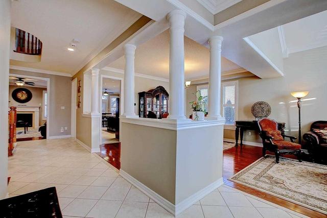 9 Hellyer Ave, House detached with 4 bedrooms, 5 bathrooms and 4 parking in Brampton ON | Image 3