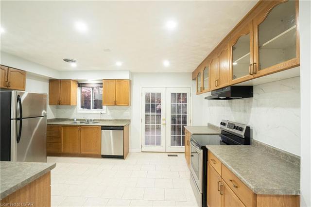 886 Wellingsboro Rd, House semidetached with 3 bedrooms, 1 bathrooms and 4 parking in London ON | Image 2